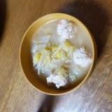 白菜ともやしと鶏つみれのお味噌汁